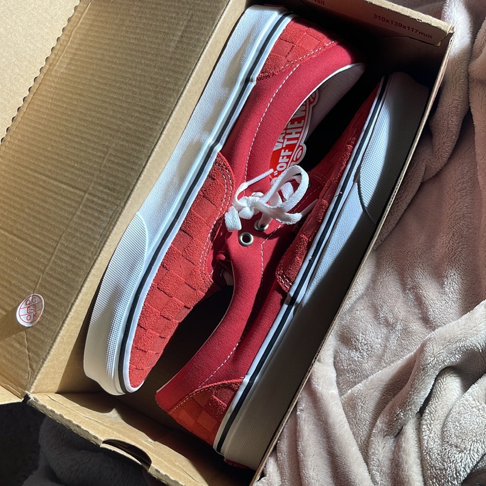 Vans - Picture 2 of 5